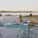 Tonia Paros Chrisi Akti (Paros)