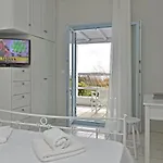 Tonia Paros Apartament *