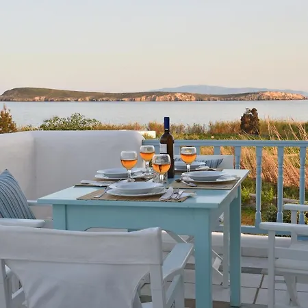 Tonia Paros Chrisi Akti (Paros)